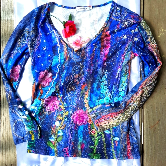 NEW! Form- fitting, Blue starry top🦋 It's extremely sexy on😉 - Picture 4 of 7